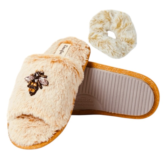 dearfoams Shoes - Dearfoam cozy beaded bee slippers & scrunchie size small (5-6) NWT cute …
